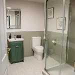 אורחן Queens Head 4*