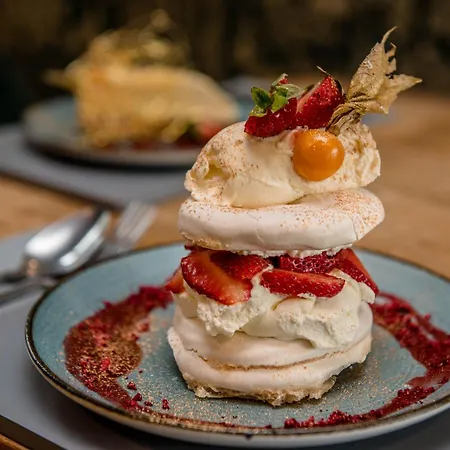 王后之首酒店 4*